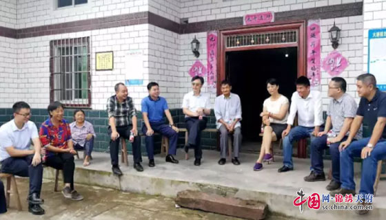 点赞:南充市嘉陵区扶贫干部演绎着动人的故事