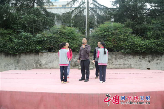 岷东新区富牛小学艺术教育结硕果