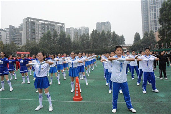 成都青羊实验中学全体师生齐聚 举行第48届秋季运动会