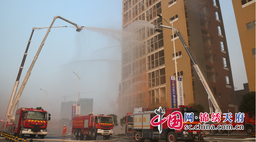 遂寧市舉行高層建築滅火救援演練
