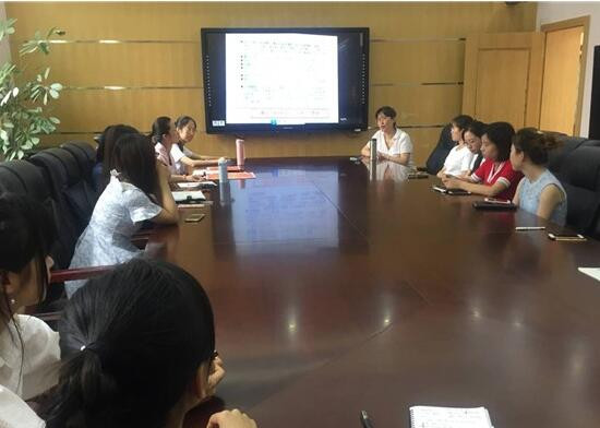 成都龙潭小学校组织青年教师开展期末总结分享