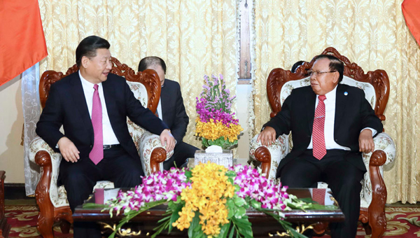 习近平同老挝人民革命党中央委员会总书记、国家主席本扬举行会谈