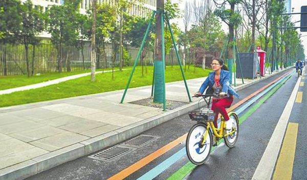 成都城南一条“彩虹”自行车道悄然亮相 惊艳全城