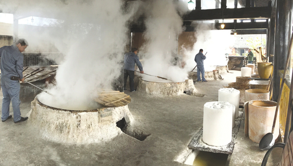 探访自贡古盐井 将再现古代传统制盐风貌