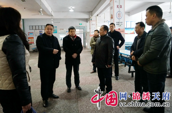 遂宁副市长袁冰视察学校食堂食品安全工作