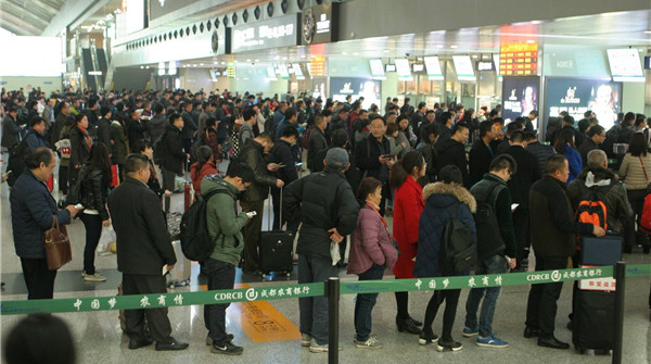 除夕成都机场客流恢复常态 进出港机票普遍宽松