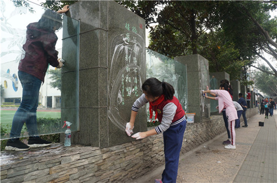 成都草堂小学西区分校组织六年级门生介入植树节系列勾当(责编保举:初中数学zsjyx.com)