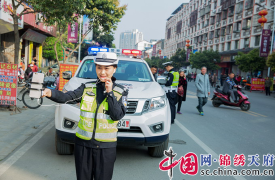 射洪交警開展“農(nóng)村地區(qū)道路交通安全集中整治行動”執(zhí)法大直播