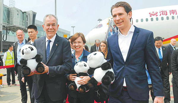 奥地利总统、总理抵蓉 开启奥地利史上最高规格访川之旅