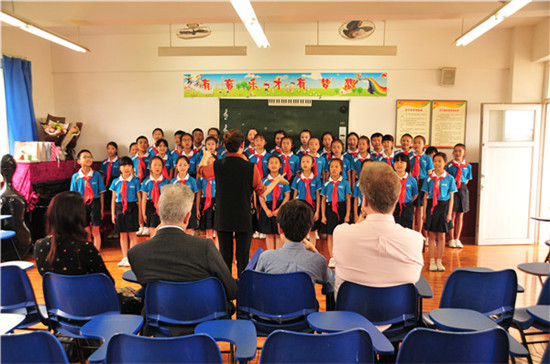 全国有名音乐教训家威廉·布鲁斯到辰居路小学观光互换(责编保举:高中数学zsjyx.com)