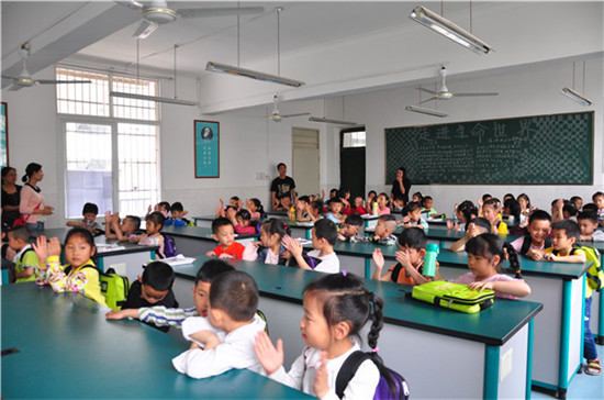 华严小学迎接团结幼儿园大班幼儿到校开展幼小衔接活动