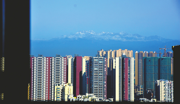 幺妹峰、九顶群山…成都连续三天遥望高清版雪山