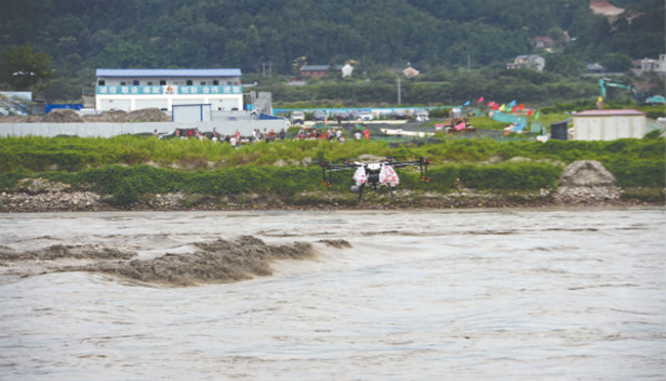 涪江涨水 143人被困三台美丽岛 无人机运送救援物资