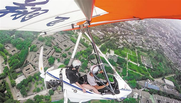 成都兴起低空飞行游绿道 川西平原的美丽尽收眼底