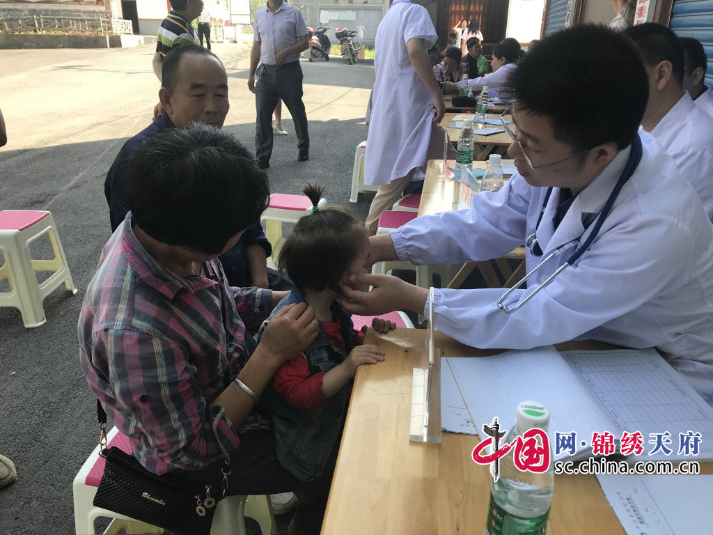 平昌县人民医院圆满完成2018健康扶贫集中诊疗巡回医疗工作