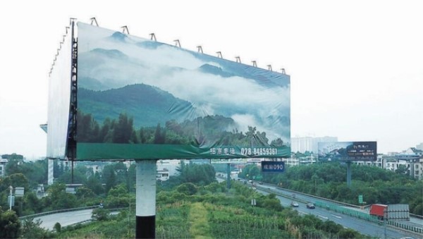成都美化高速路广告牌 曾经大红大绿 今变协调美景