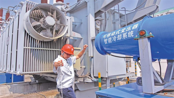 1小时内降温5℃以上 环保雾炮机化身变压器“降温神器”