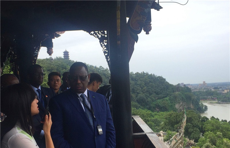 塞内加尔总统“打卡”都江堰 点赞水利工程的中国智慧