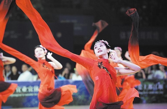 第九届世界体育舞蹈节在都江堰绚丽开幕