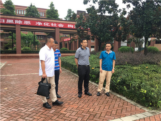 新都区教育局党委书记到蜀龙学校检查开学工作