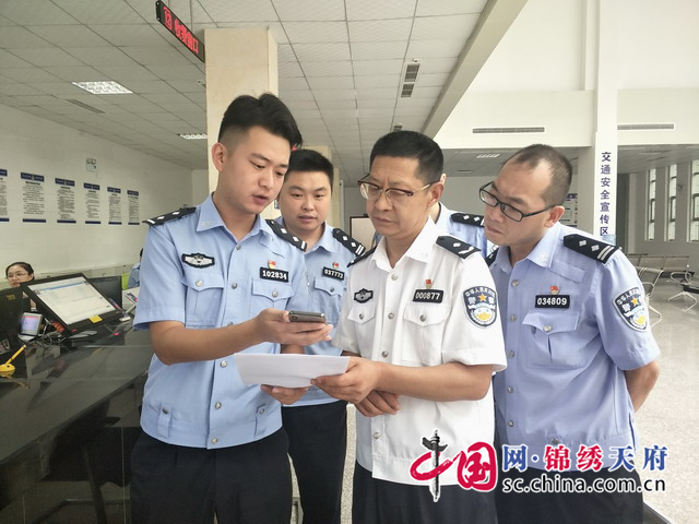 省廳交警總隊(duì)檢查組督導(dǎo)大英“放管服”改革工作