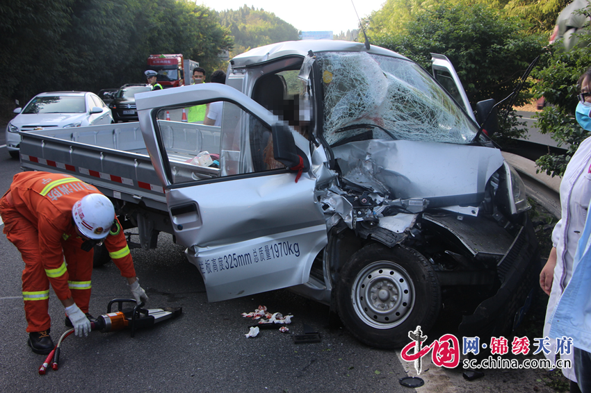 貨車追尾 大英消防緊急救援