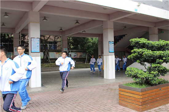 成都十一中开展安全应急大演练活动 提高学生安全意识