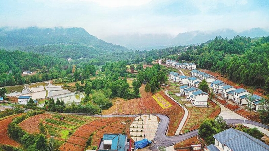 苍溪县白鹤乡东风村 易地扶贫安置点风景如画