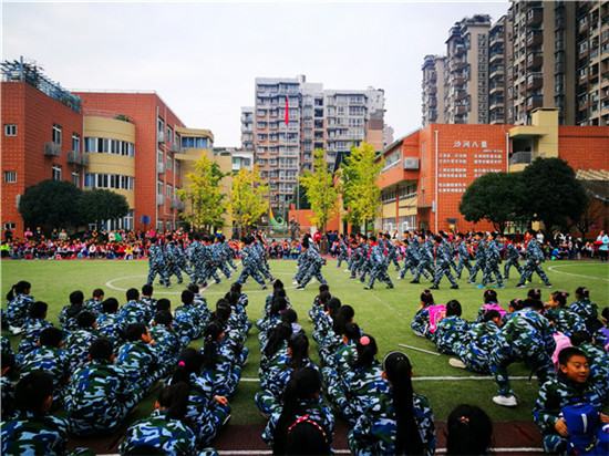 人北实验小学全校师生齐聚一堂 举行第七届秋季趣味运动会