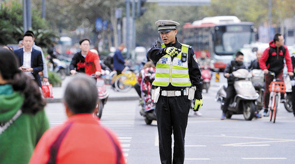 立冬了 他们守护着成都城市的“温度”