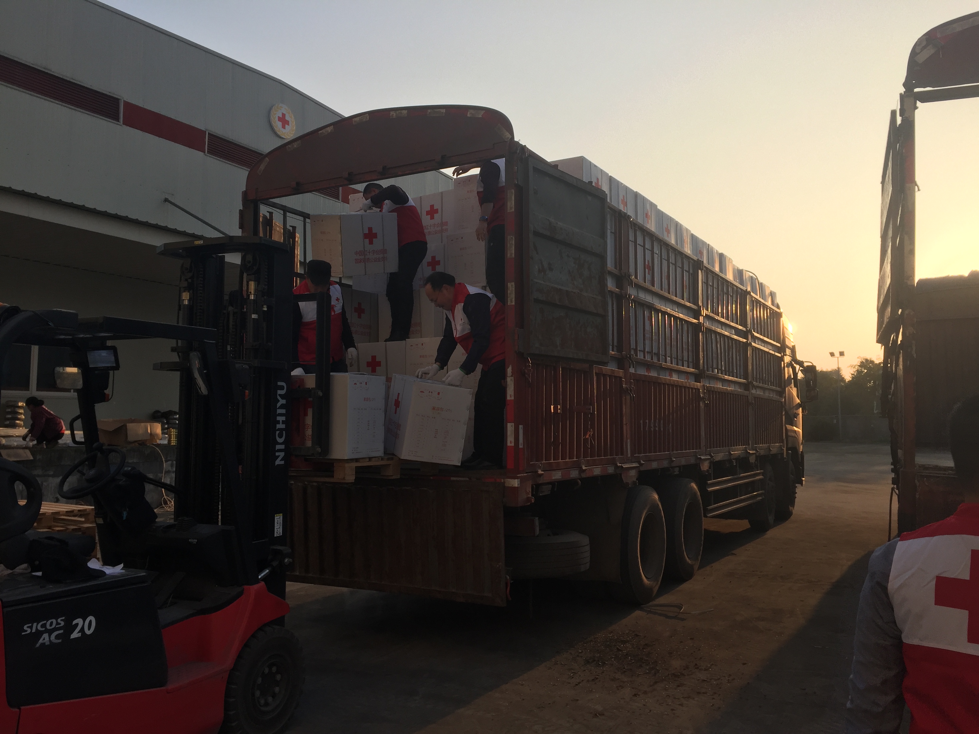 突发!红十字会紧急参与宜宾兴文地震救援，第一车救灾物资已发出
