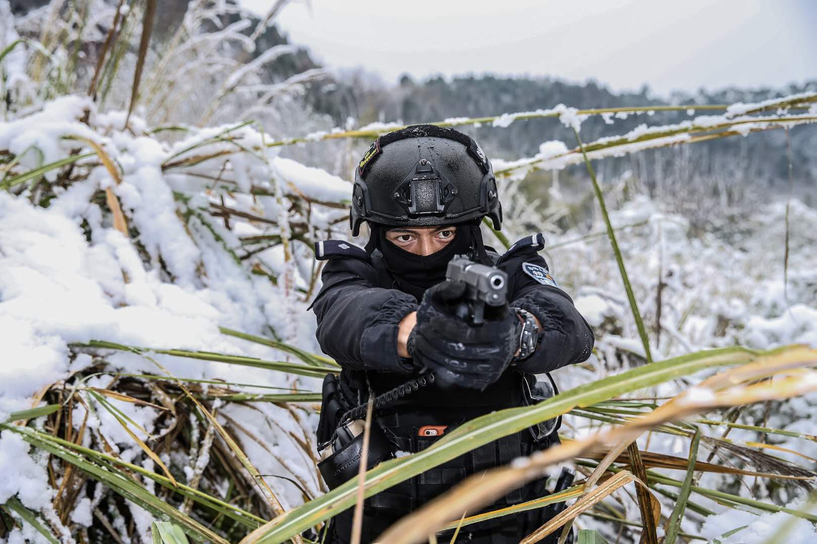 德阳特警开展雪地"冬训"