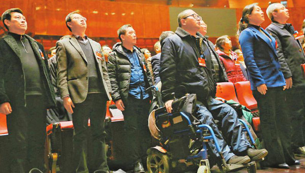【地方两会】泸州市政协八届三次会议：轮椅上的建言