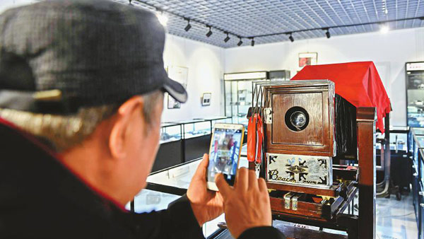 “藏”身成都社区的相机博物馆 千台老相机让您开开眼