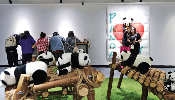 今年大熊猫首次科学发现150周年 成都举行纪念主题展