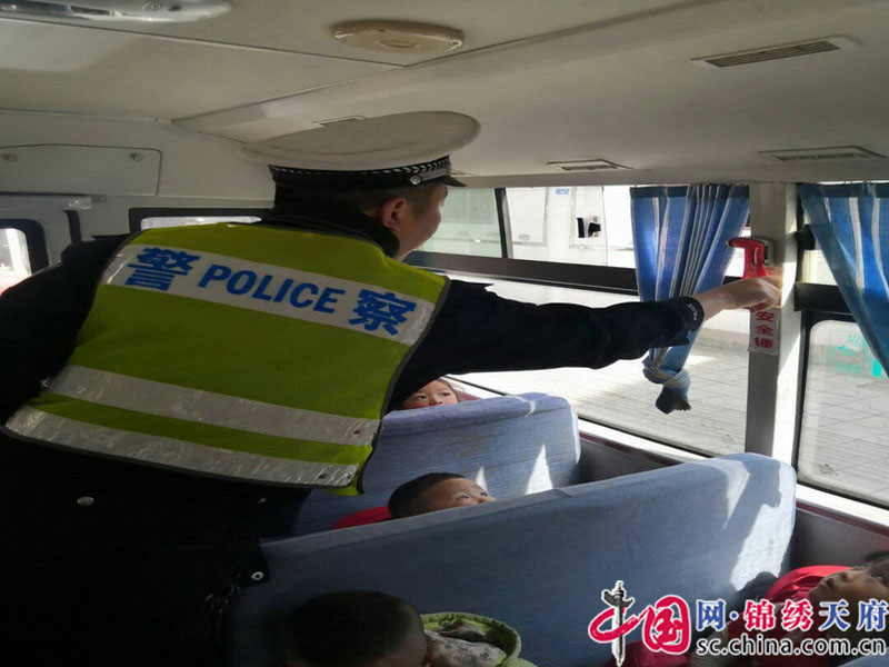 大英交警積極開展校車安全大檢查