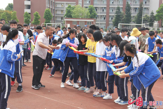 成都新津县华润高级中学举行第21届春季运动会
