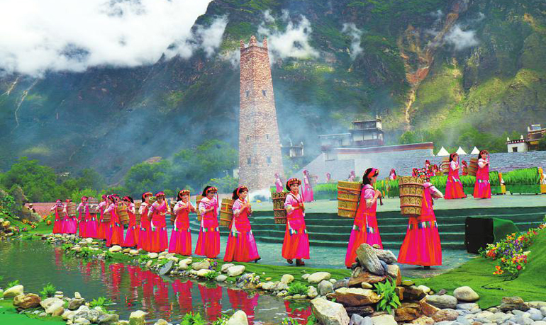 古碉、藏寨、美人谷 甘孜山地旅游文化节在丹巴开幕