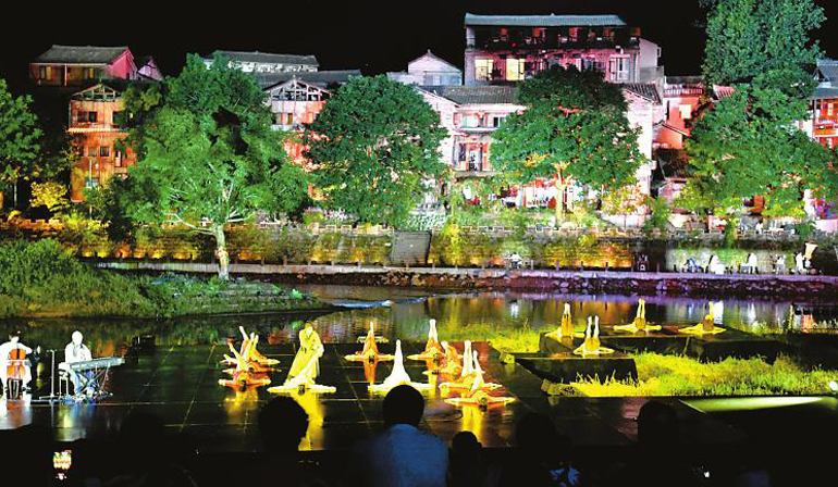 “历史村镇的未来”国际会议文化体验之夜在柳江古镇水上开演