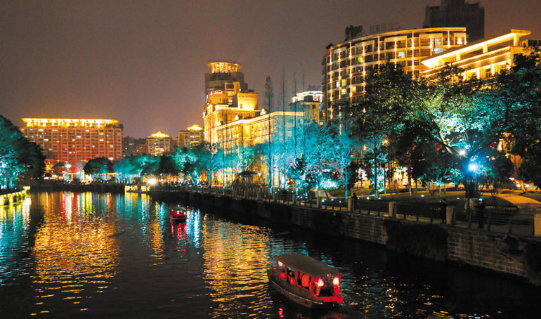 成都激发夜间经济新动能 打造夜间消费新地标