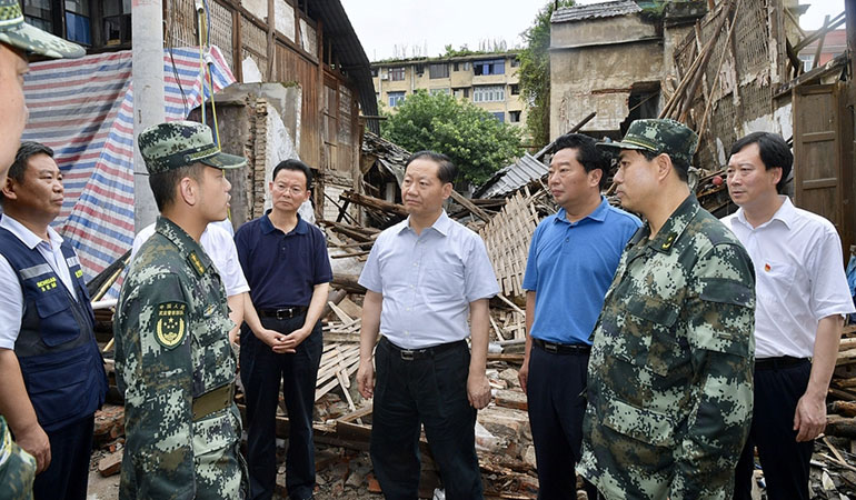 转达总书记的关心关怀，彭清华赴长宁县珙县指导抗震救灾
