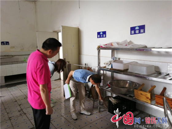 绵阳江油市教育体育局保健所到雁门初中检查工作