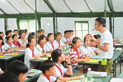 “帐篷小学”响起琅琅读书声