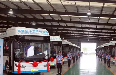 成都龍泉驛區20輛“成都造”氫燃料電池客車助力大運會