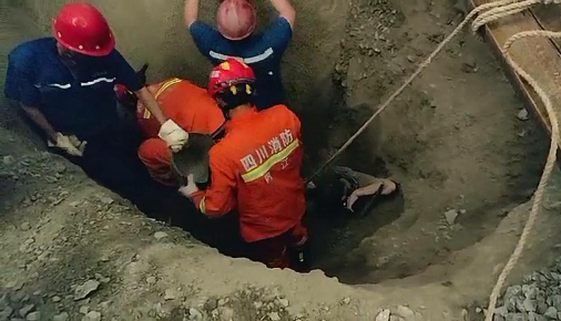 突发丨资中一水泥厂3人被石料埋压，已救起1人