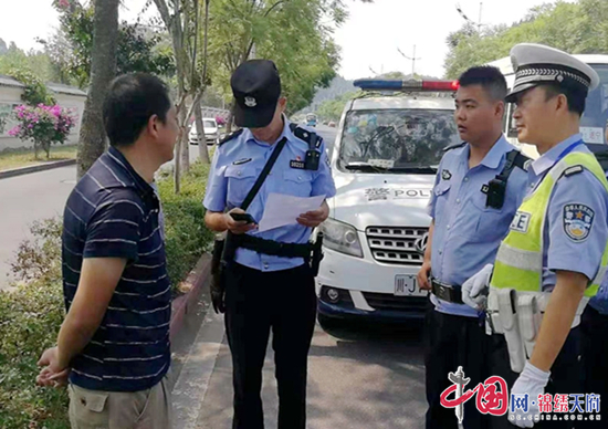 遂宁市公安交警支队直属一大队拘留一名使用伪造“证明”驾驶人