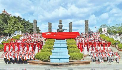 绵阳“快闪”活动祝福祖国繁荣昌盛