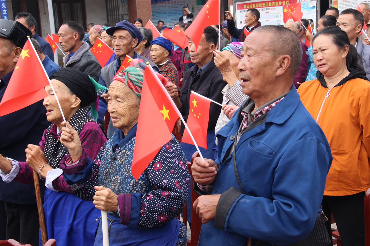 眉山洪雅：脱贫示范户致富 不忘铭党恩