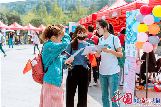 西南财经大学:“百团”豪华阵容 “花式”告白祖国