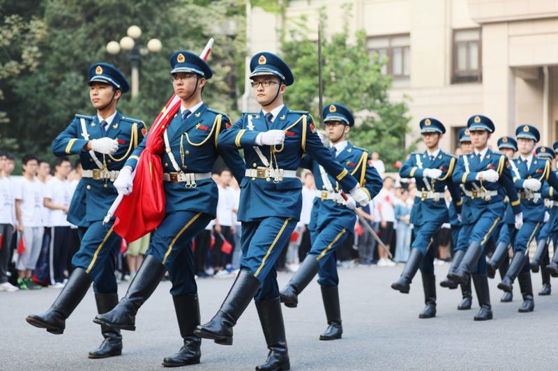 全国高校升国旗奏国歌，共祝祖国繁荣昌盛！